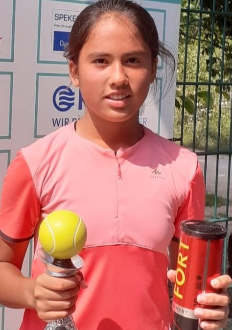 Zara Sophie Comia als jüngste im Feld mit Turniersieg